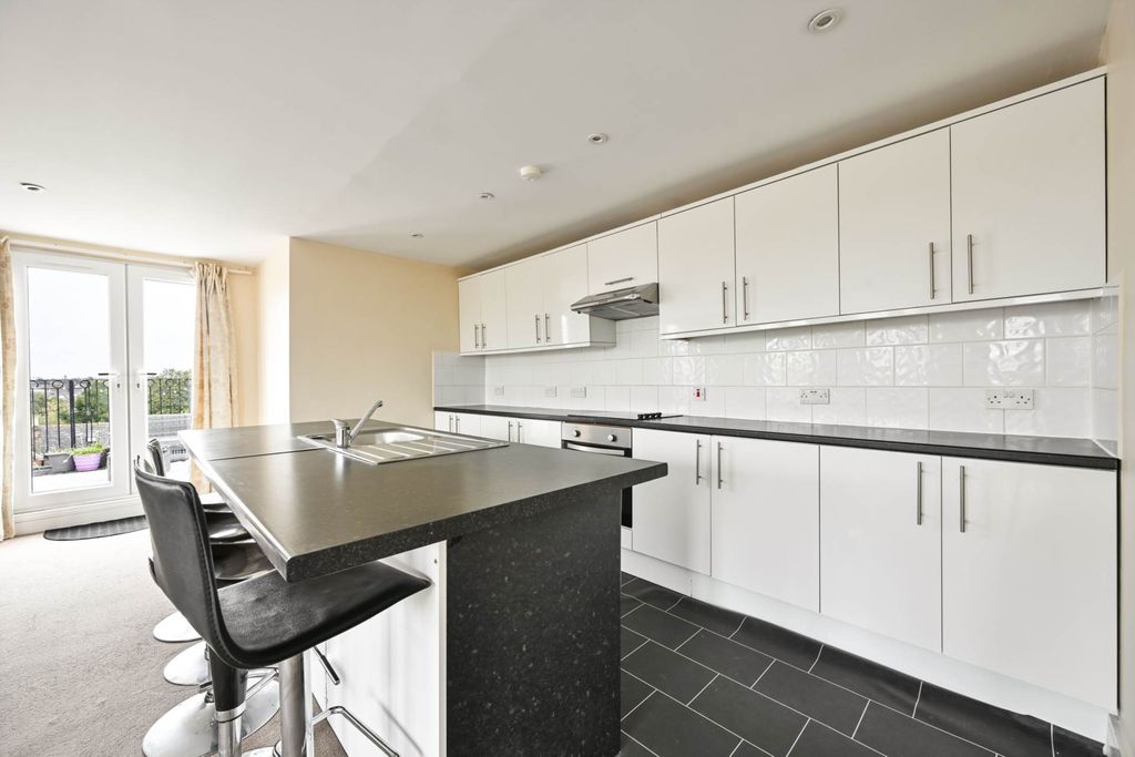 Property photo 2 of 46