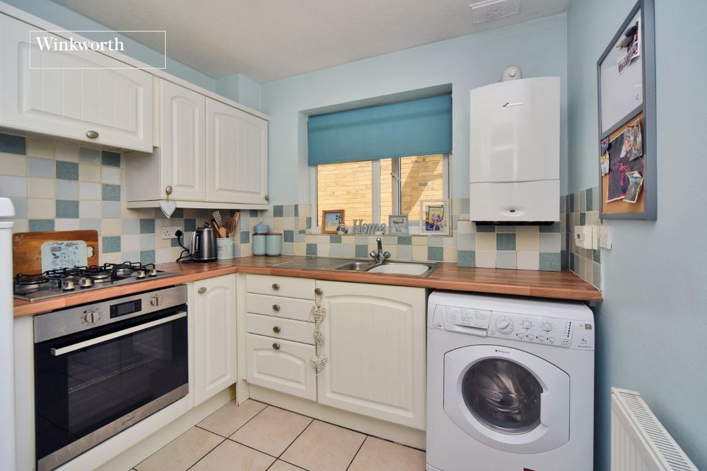 Property photo 2 of 12 Picture No. 11