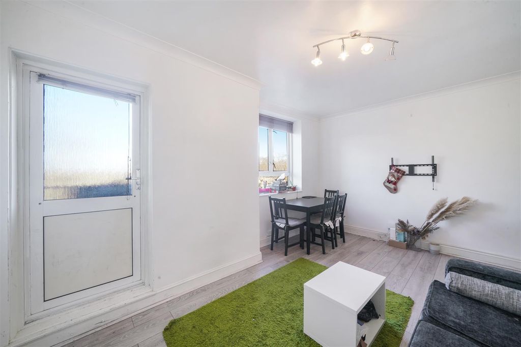 Property photo 2 of 14 Flat 16, Farjeon House - Paruo4B1Dayiprxdqgid.Jpg