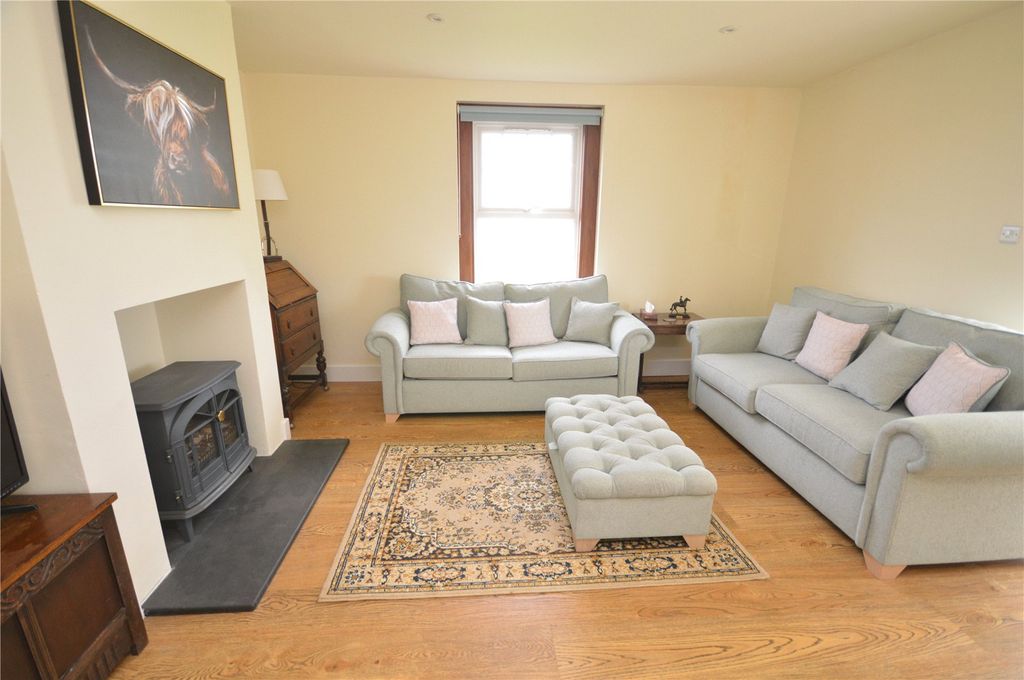 Property photo 2 of 20 Sitting Room