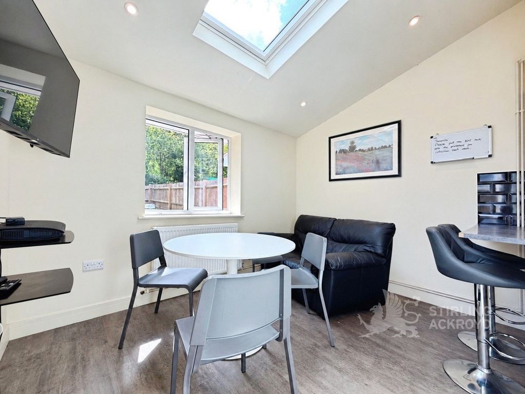 Property photo 3 of 10 Kitchen/Dining Room