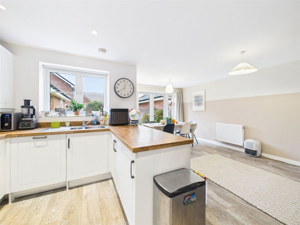 Property photo 3 of 21 Picture No. 31