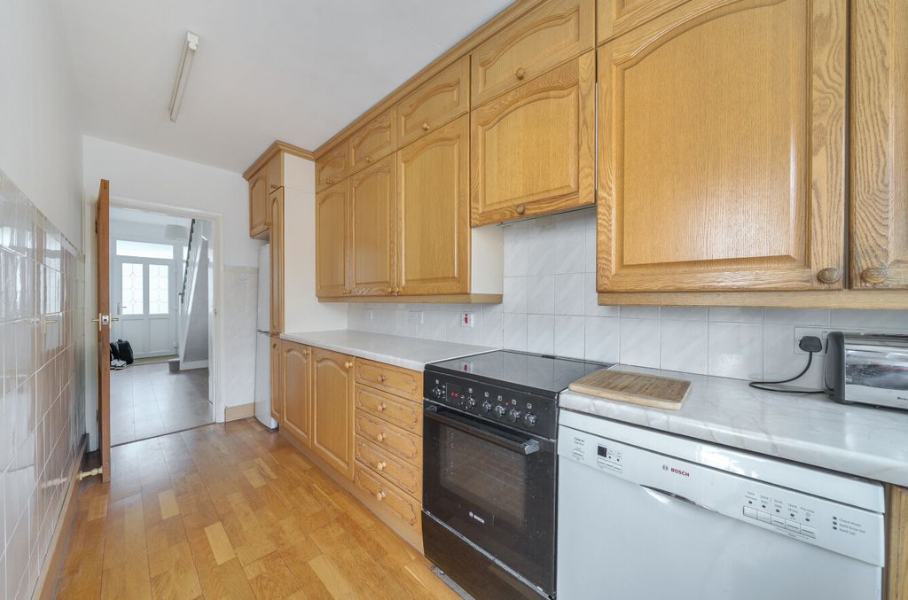Property photo 3 of 27 Kitchen