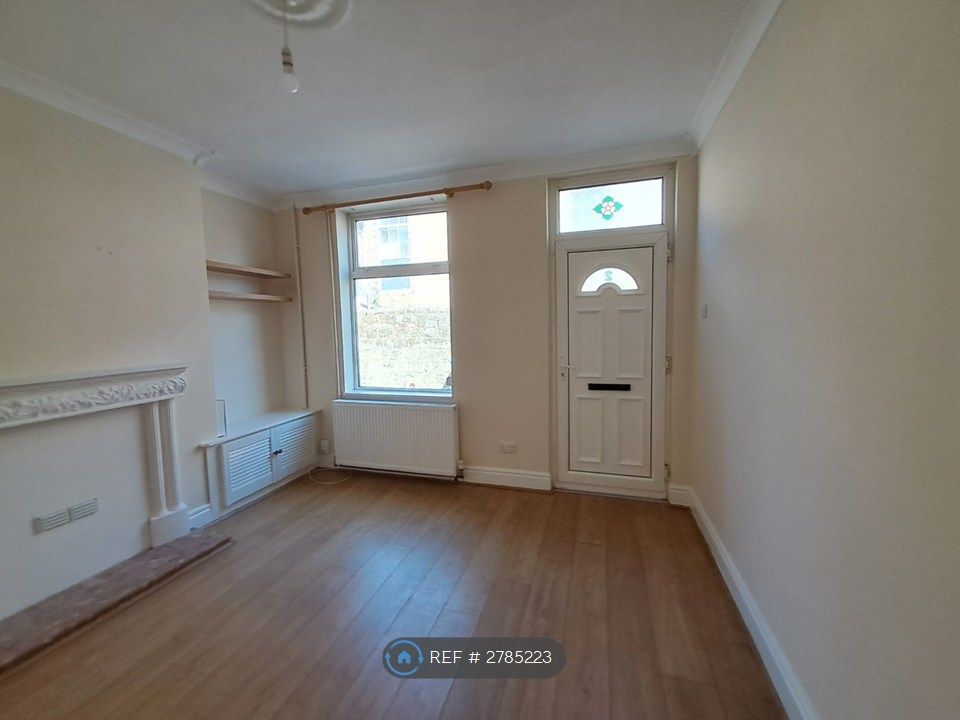 Property photo 3 of 9 Living Room