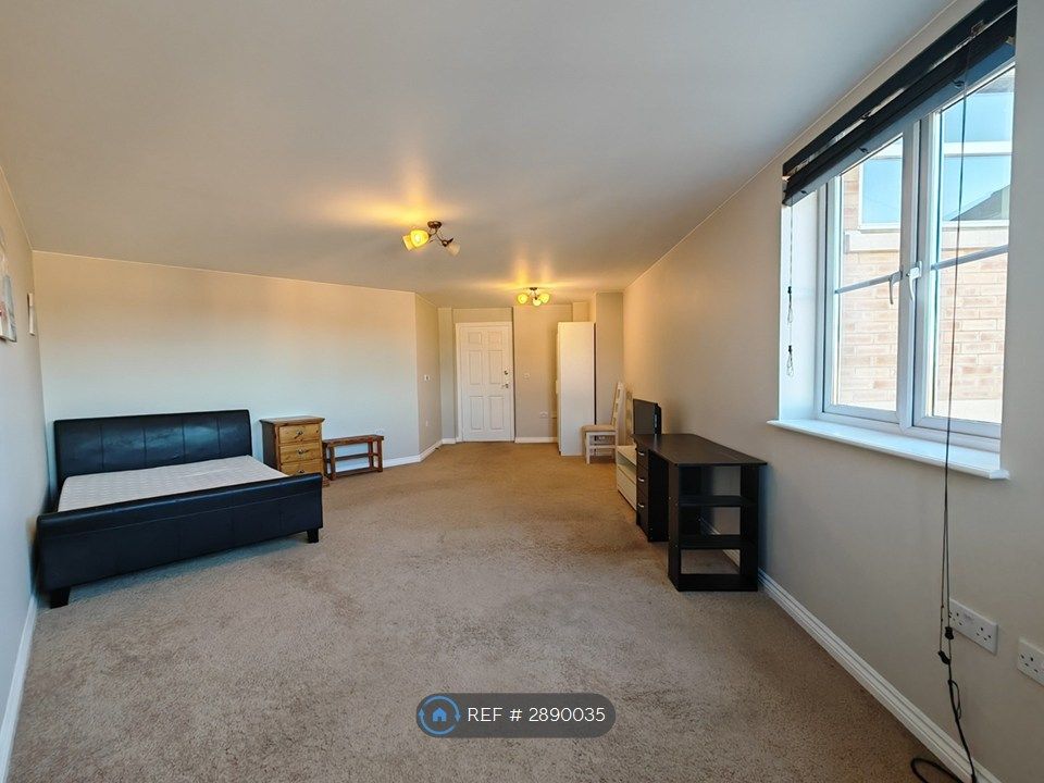 Property photo 3 of 17 Bedroom 1