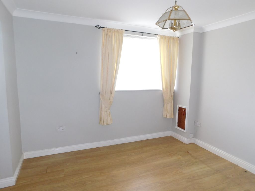 Property photo 3 of 10 Lounge