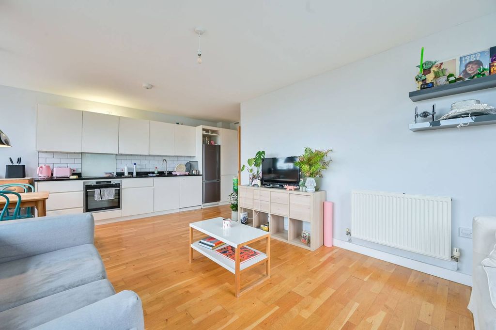 Property photo 3 of 11