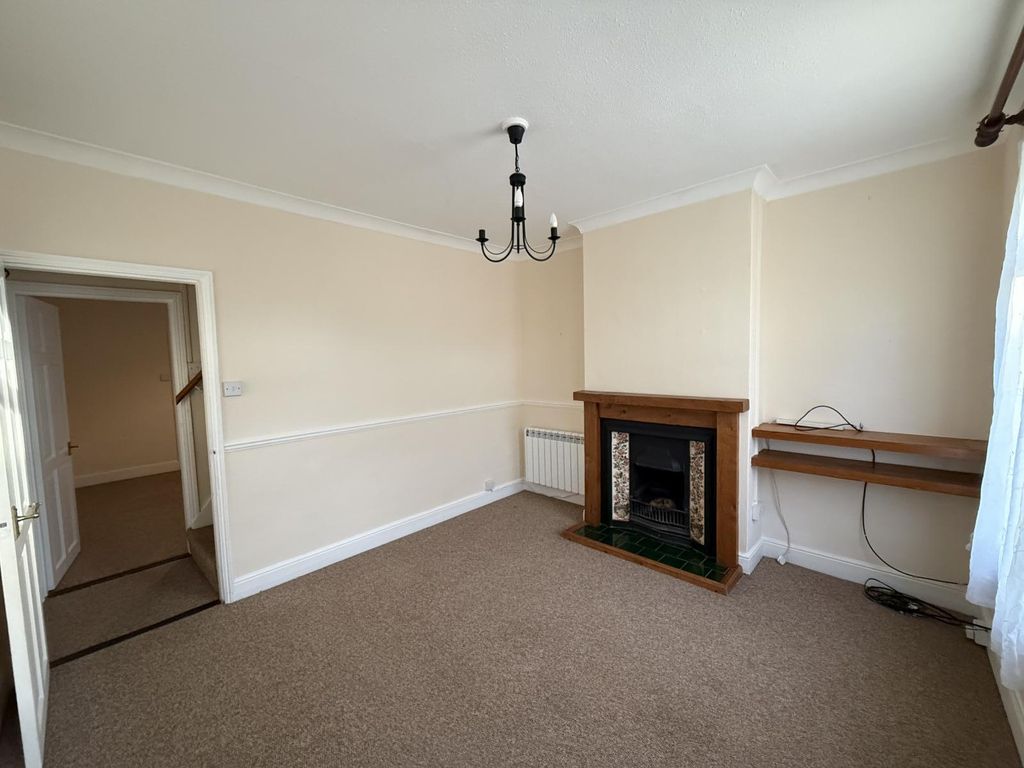 Property photo 2 of 11 Living Room