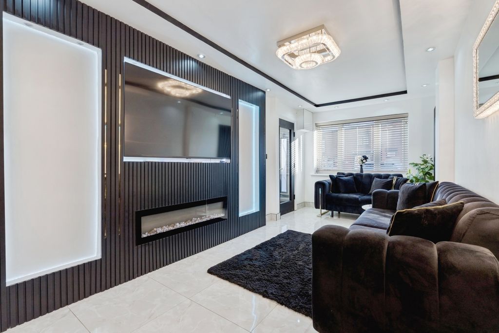 Property photo 2 of 24 Pbox-Img.Jpg