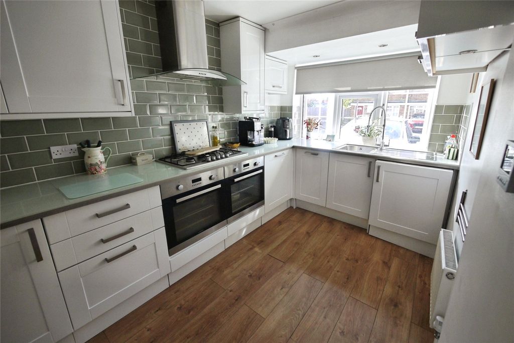 Property photo 2 of 17 Kitchen