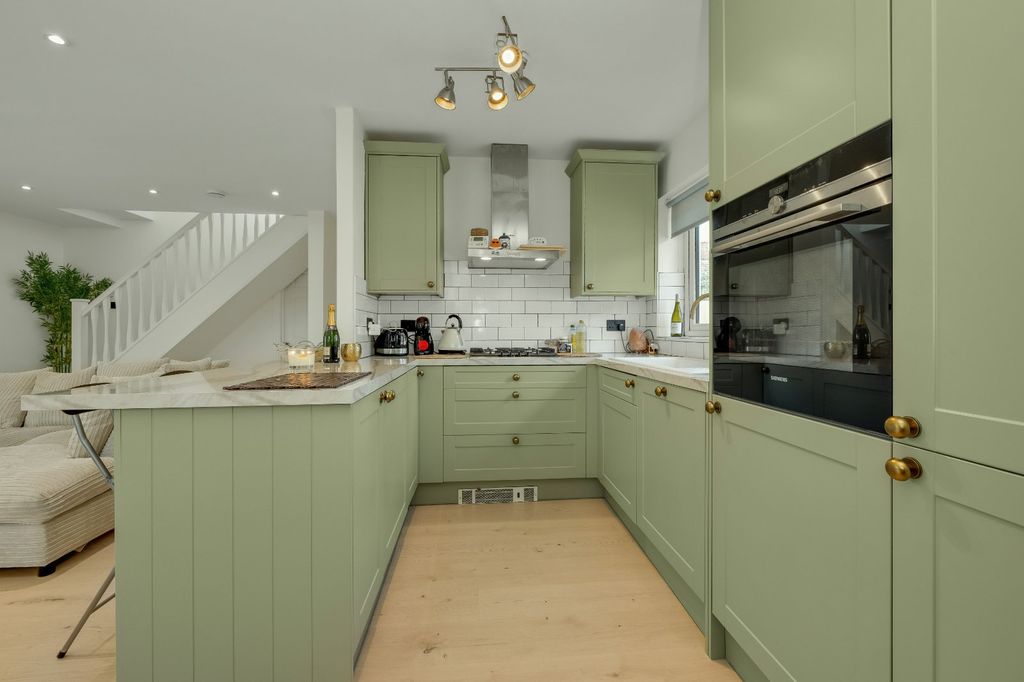 Property photo 3 of 15 Kitchen