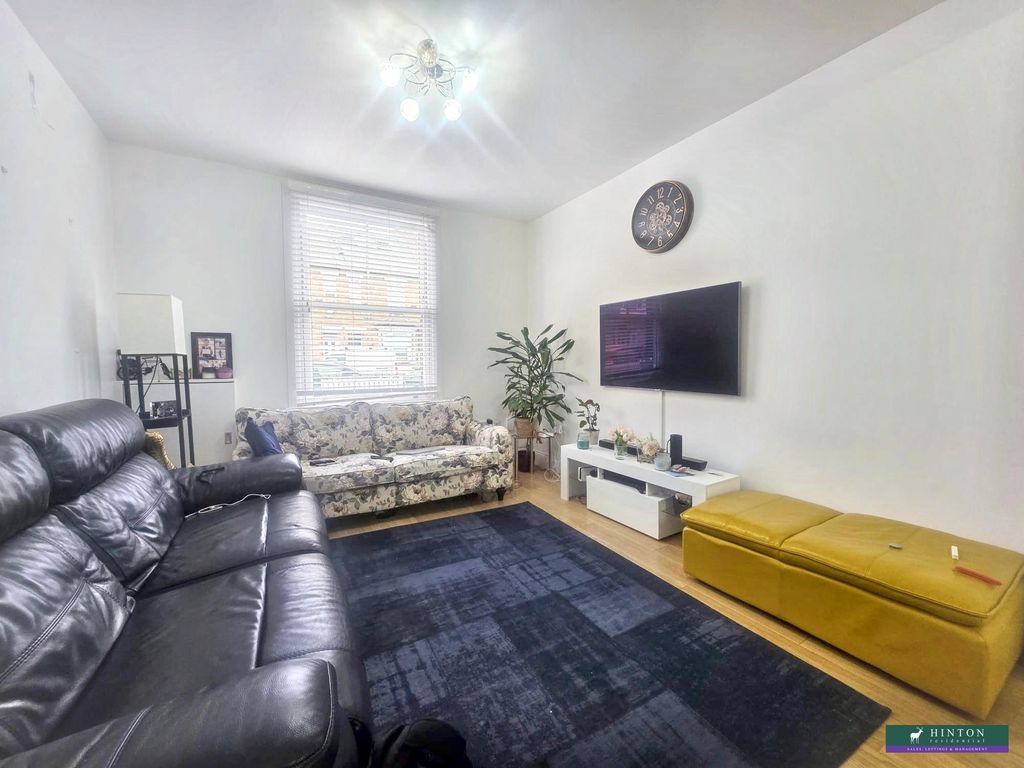 Property photo 3 of 13 4