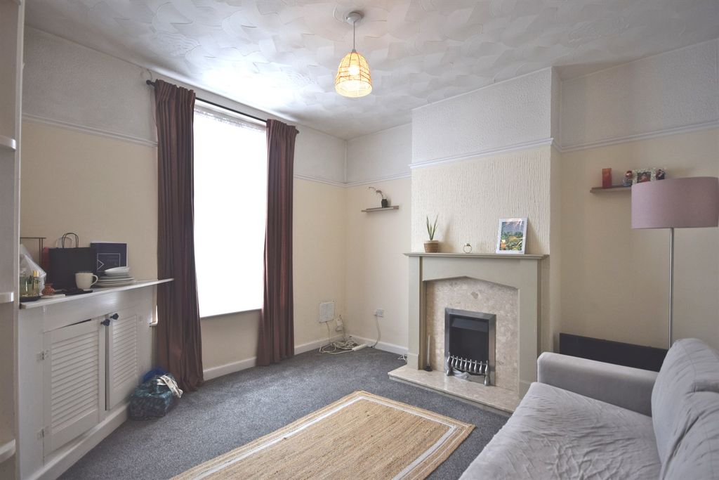 Property photo 1 of 6 (Main)