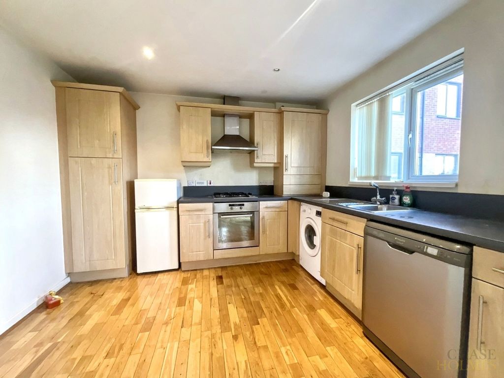 Property photo 3 of 12 4465742