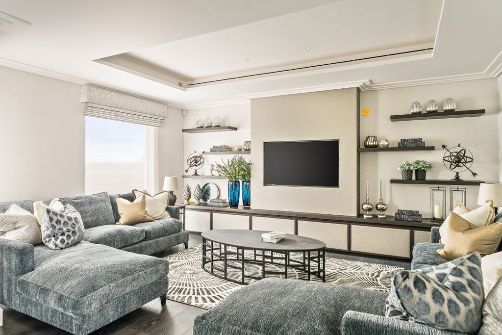 Property photo 2 of 25