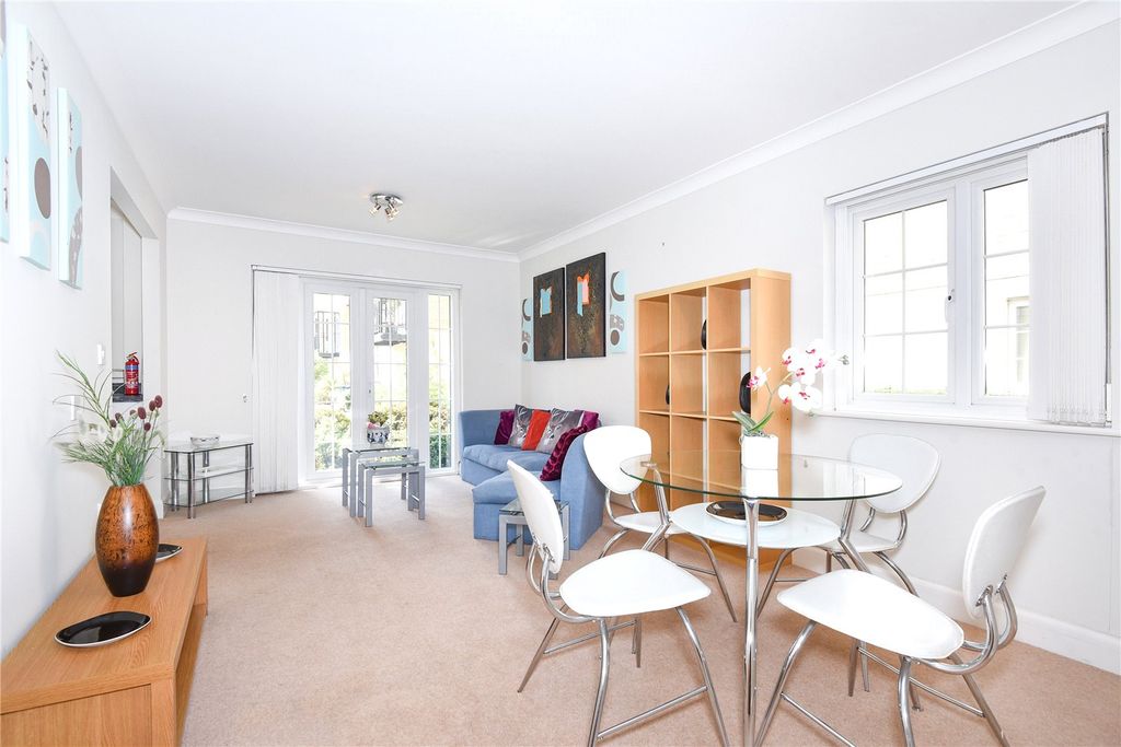 Property photo 1 of 10 Sitting Room