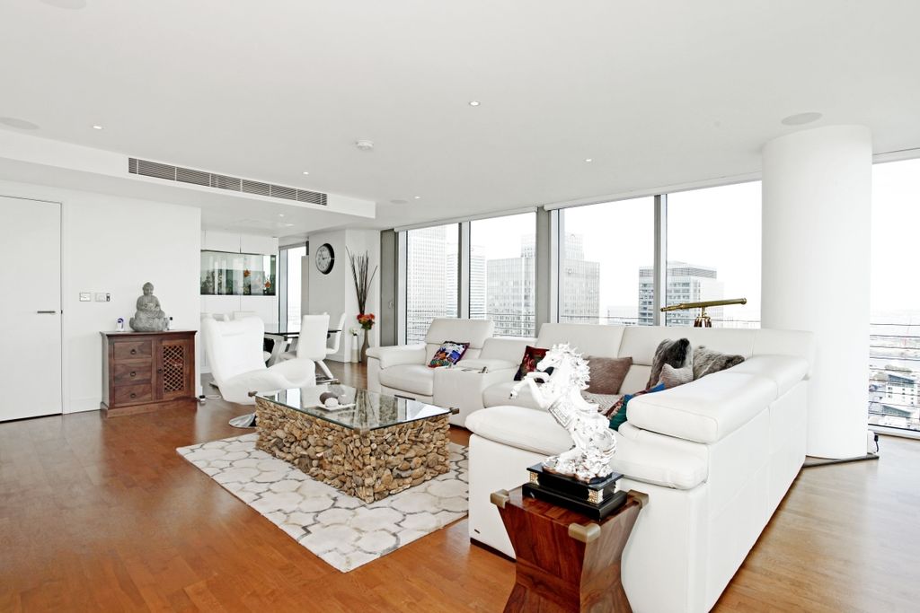 Property photo 3 of 14 4302 Landmark Eas...