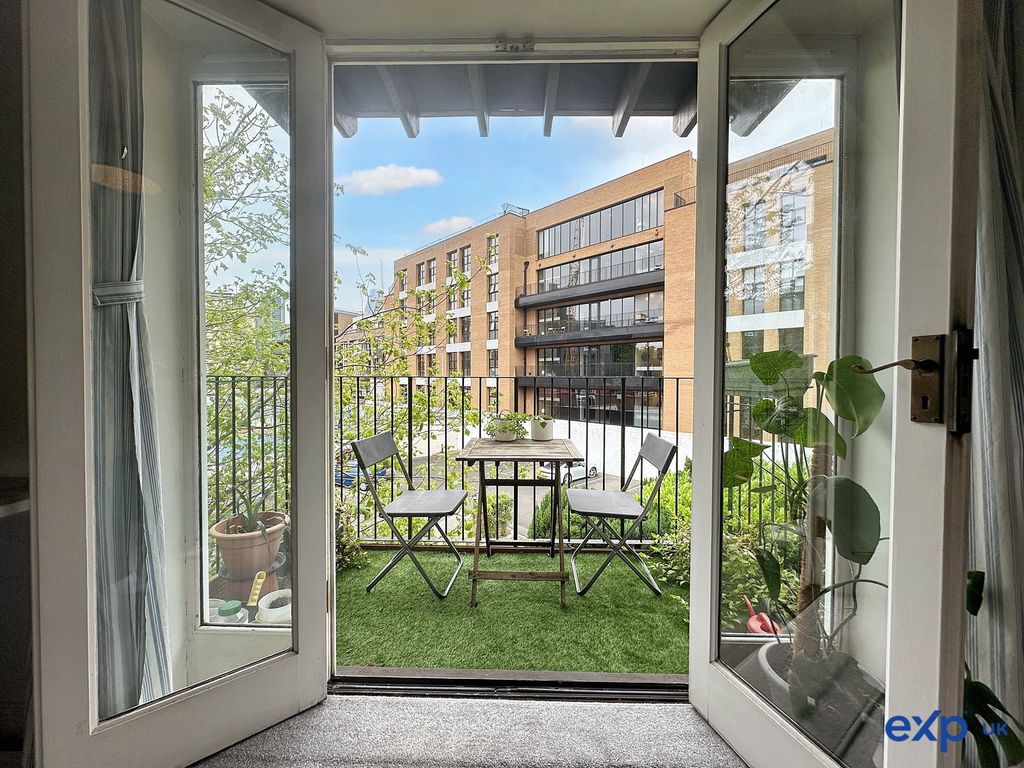 Property photo 2 of 21