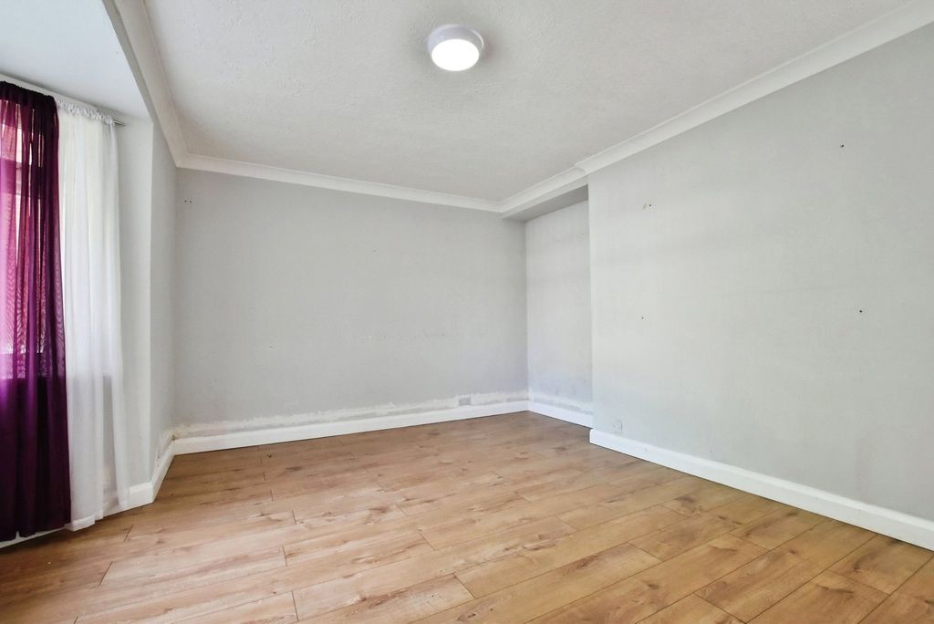 Property photo 3 of 17 Photo