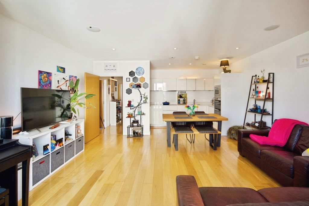 Property photo 3 of 27 Pbox-Img.Jpg