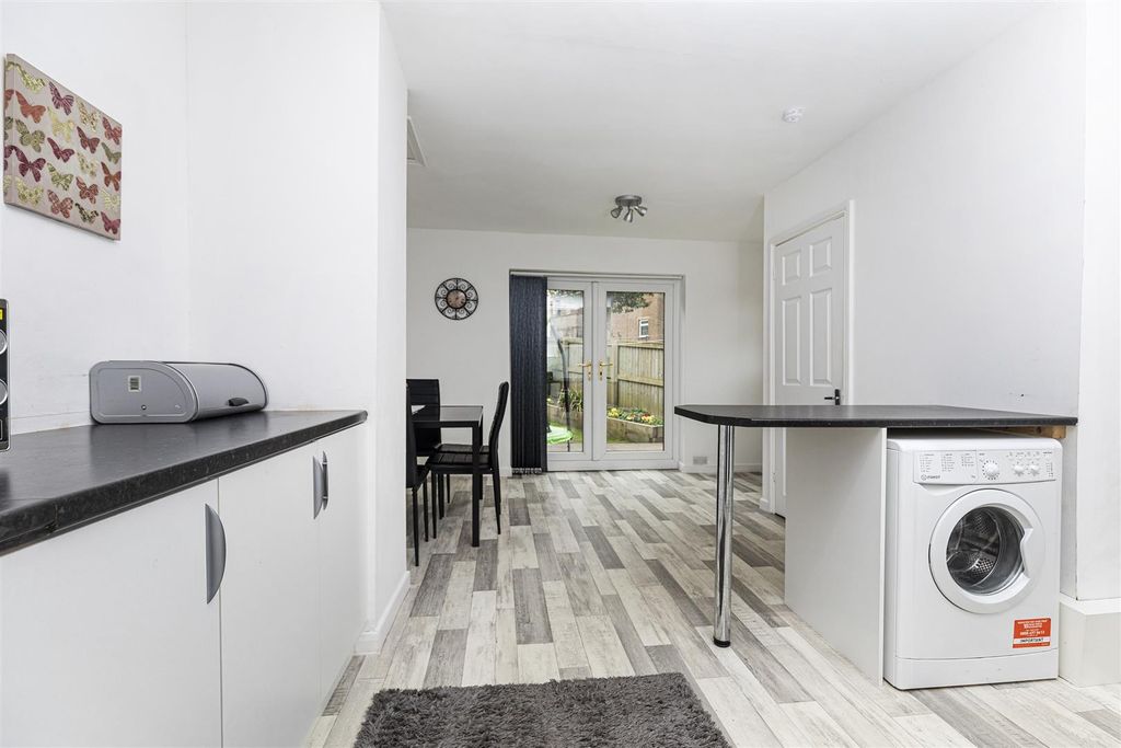 Property photo 3 of 26 Kitchen Diner