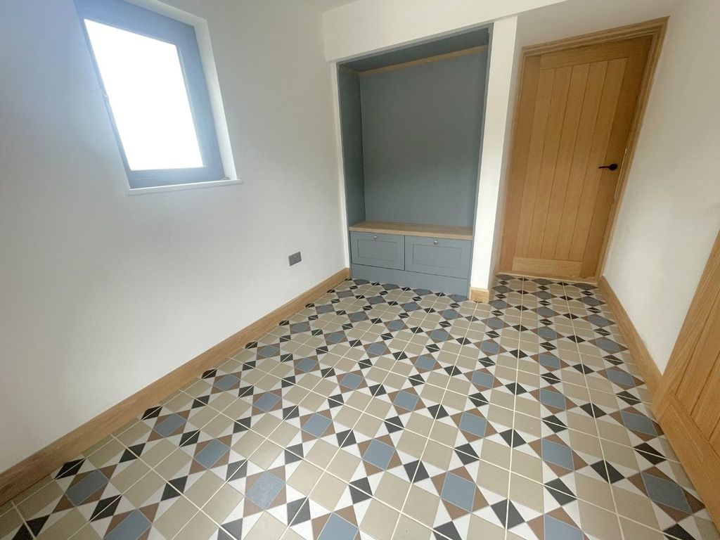 Property photo 2 of 27