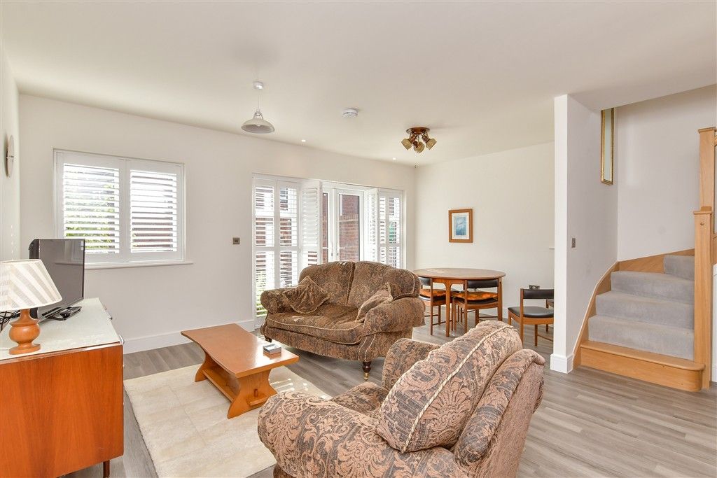 Property photo 3 of 14 Lounge