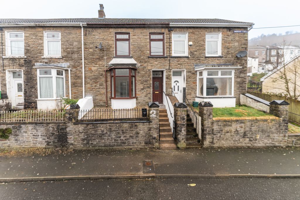 Property photo 2 of 33