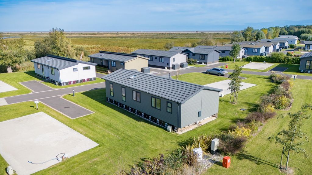 Property photo 2 of 41 4576211