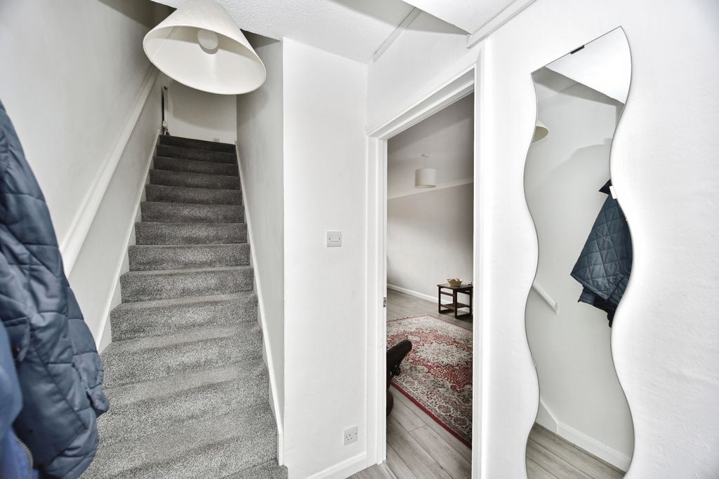 Property photo 2 of 17 Photo