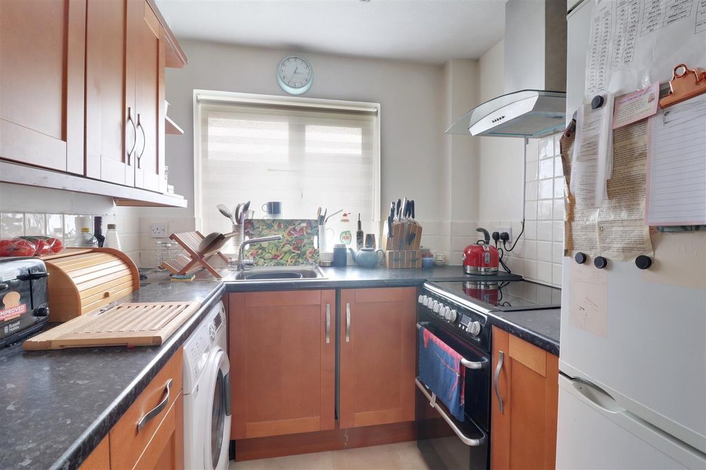 Property photo 2 of 9 Kitchen