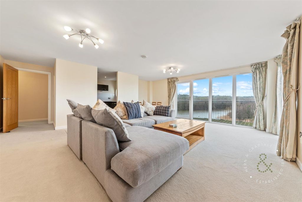 Property photo 1 of 24 Roma-Watkiss-Way-14.Jpg