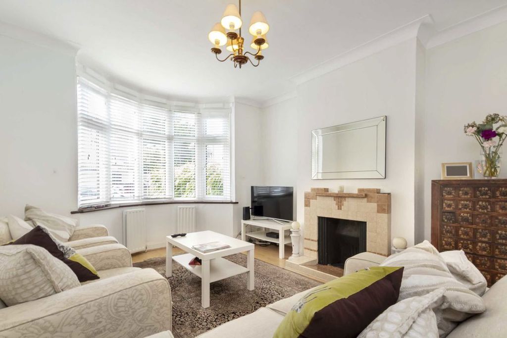 Property photo 2 of 7