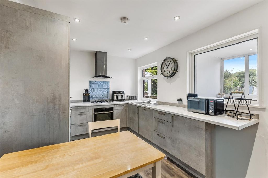 Property photo 3 of 26 Dining Kitchen