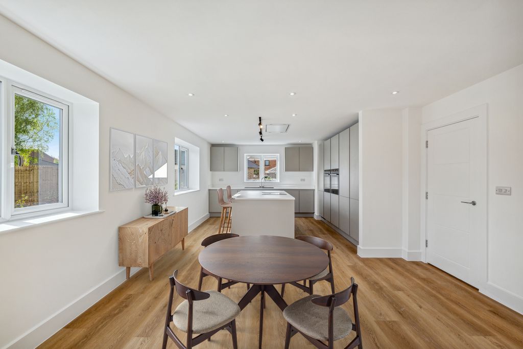 Property photo 3 of 25