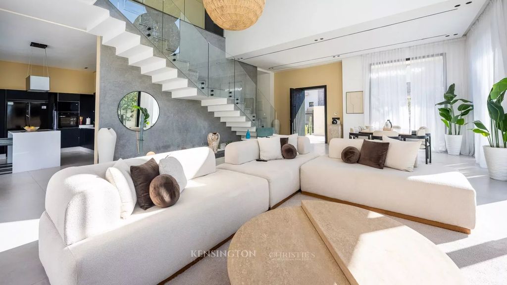 Property photo 3 of 38