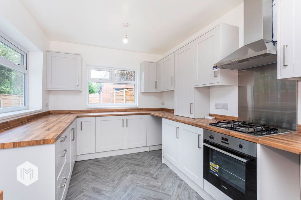 Property photo 2 of 31 Picture No. 15