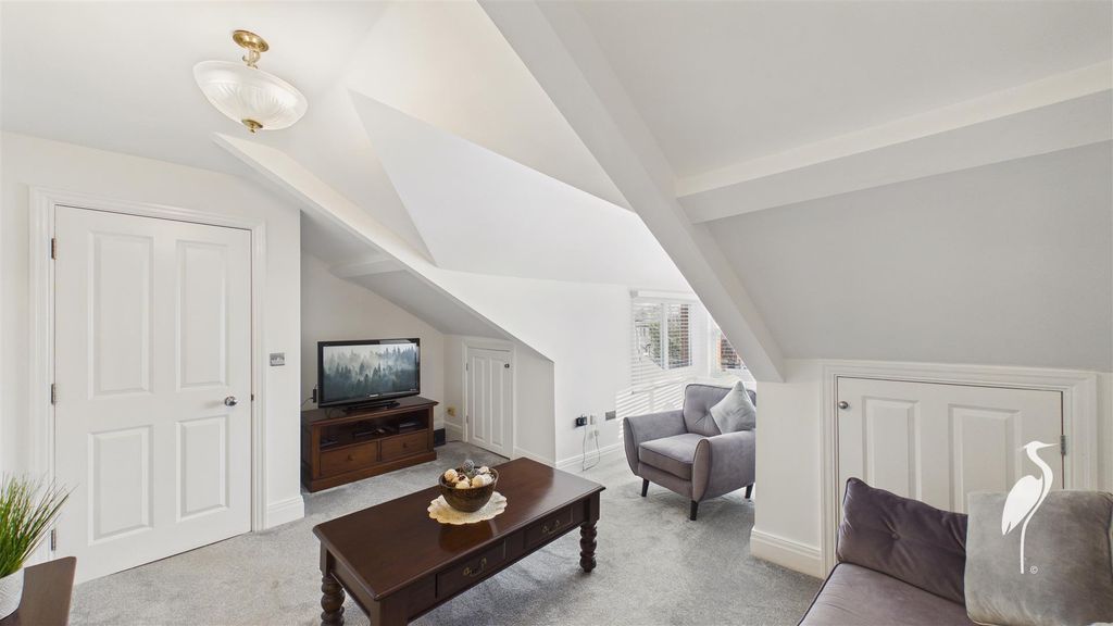 Property photo 3 of 18 Lounge Area