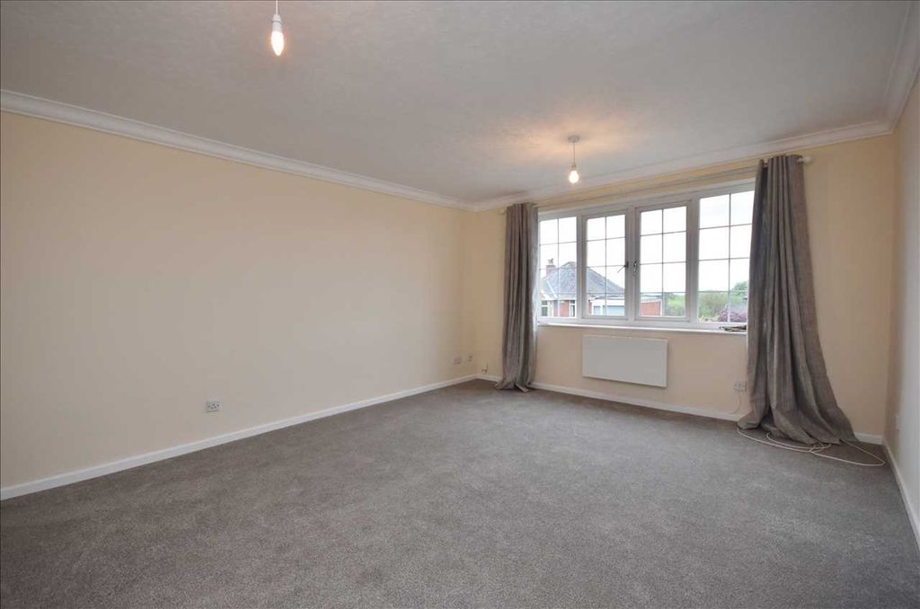 Property photo 2 of 7 Lounge/Dining Room