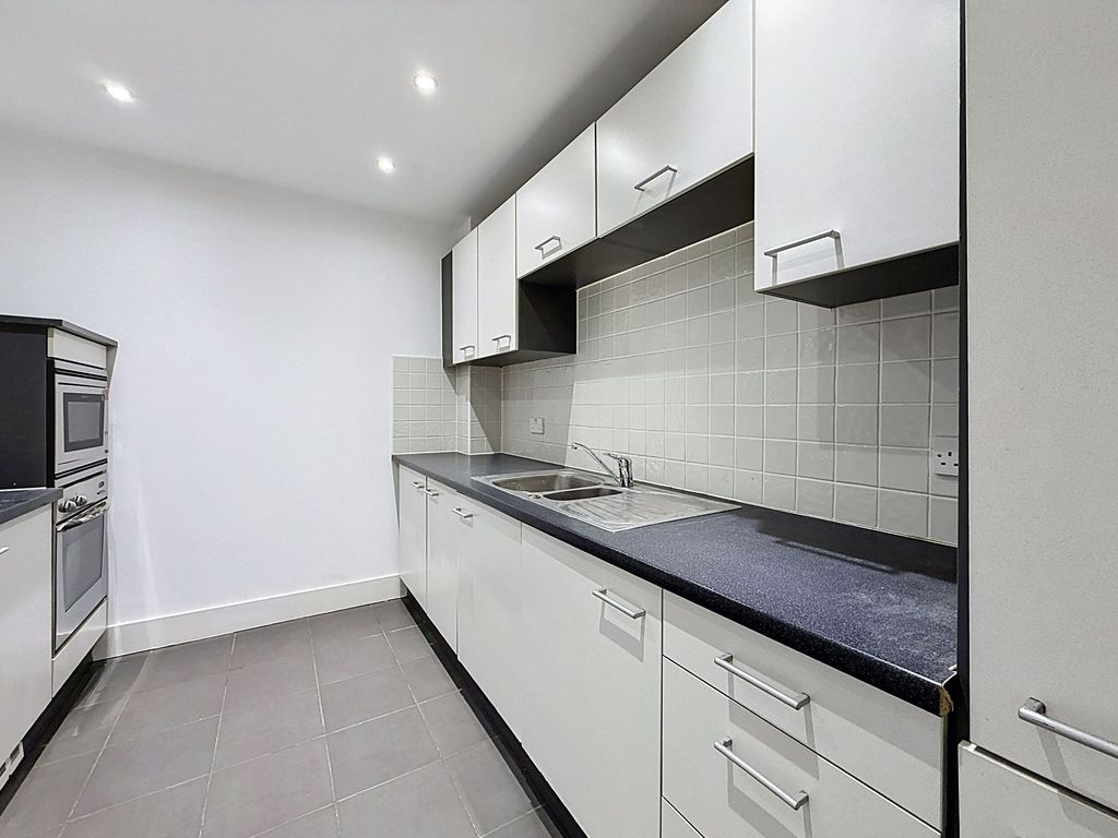 Property photo 3 of 19 Kitchen