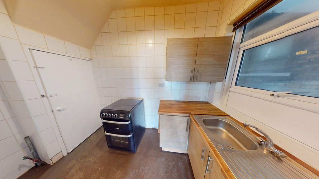 Property photo 2 of 6 37-Holme-Street-09262025_122432