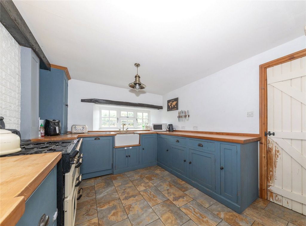 Property photo 3 of 21 Kitchen