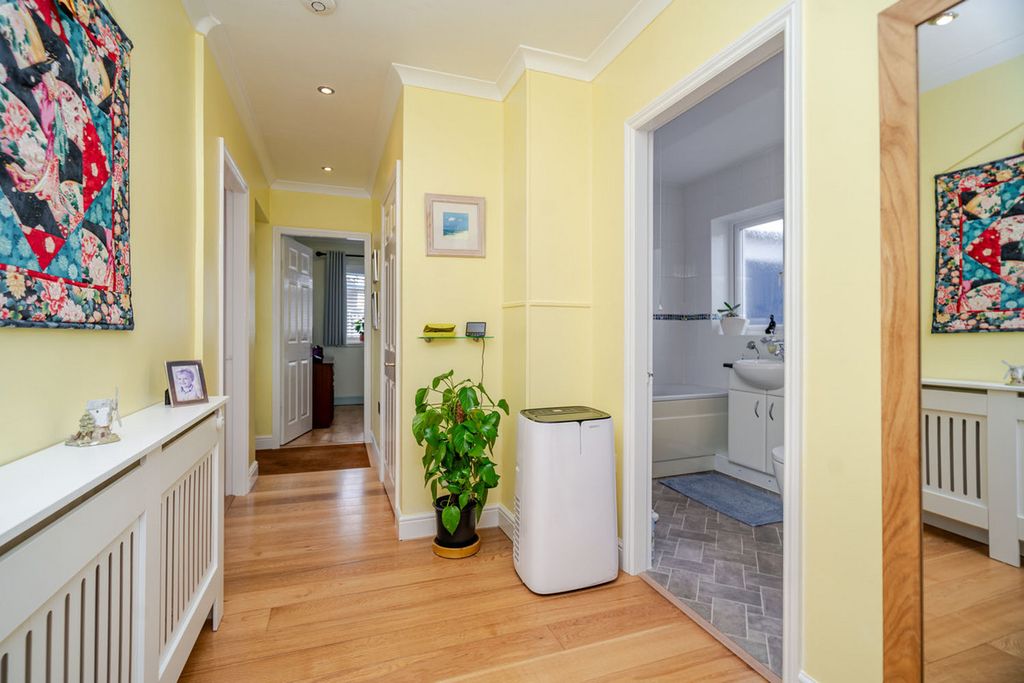 Property photo 3 of 31