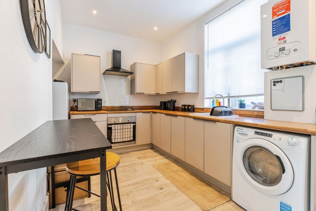 Property photo 2 of 16 Pbox-Img.Jpg