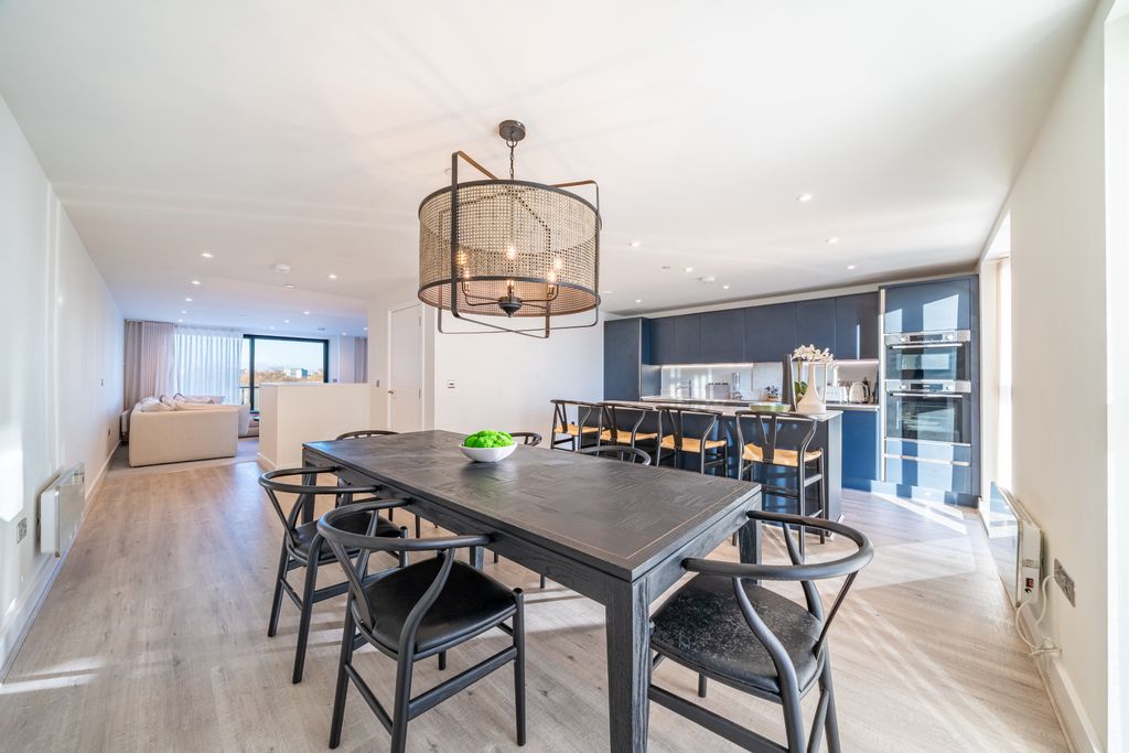 Property photo 3 of 25