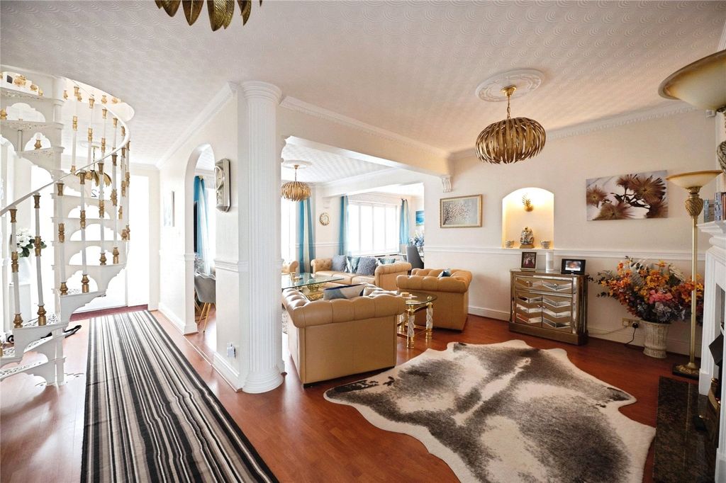 Property photo 2 of 34 Photo