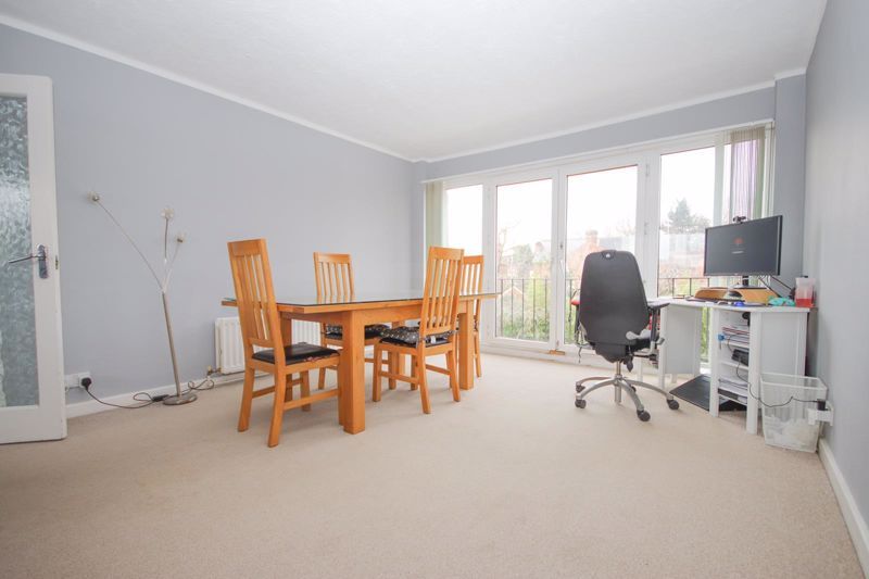 Property photo 3 of 9 Photo 6