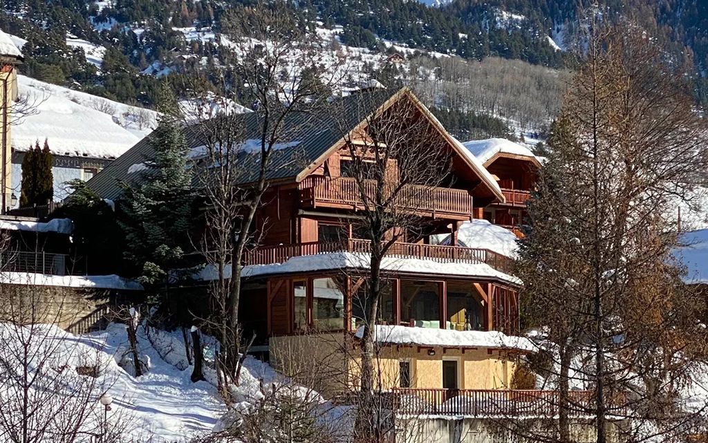Property photo 1 of 18