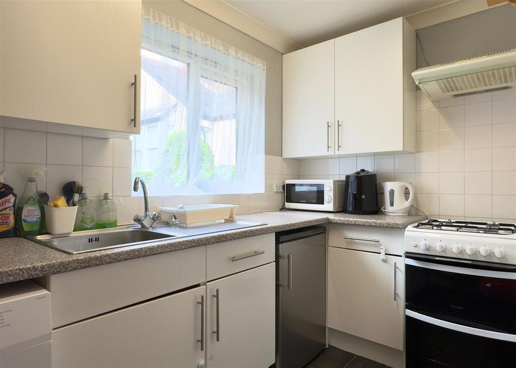 Property photo 3 of 5 Kitchen