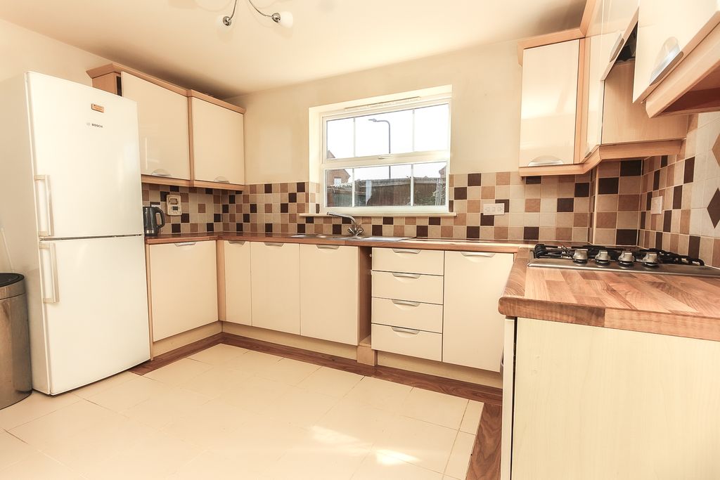 Property photo 2 of 13 Kitchen